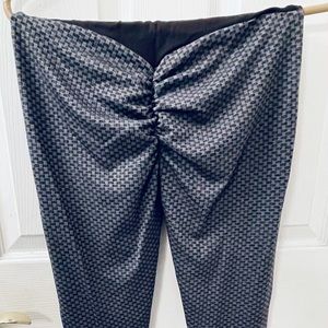 Leggings ... advertised as Tik Tok leggings